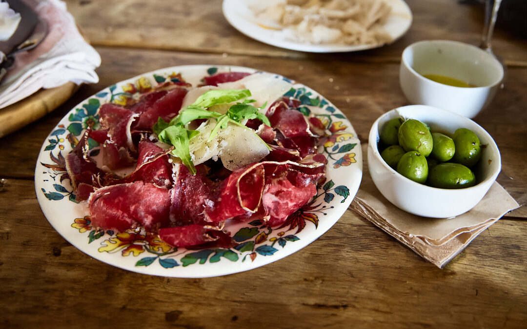 Carpaccio de Cecina de León con Espárragos Trigueros y Foie