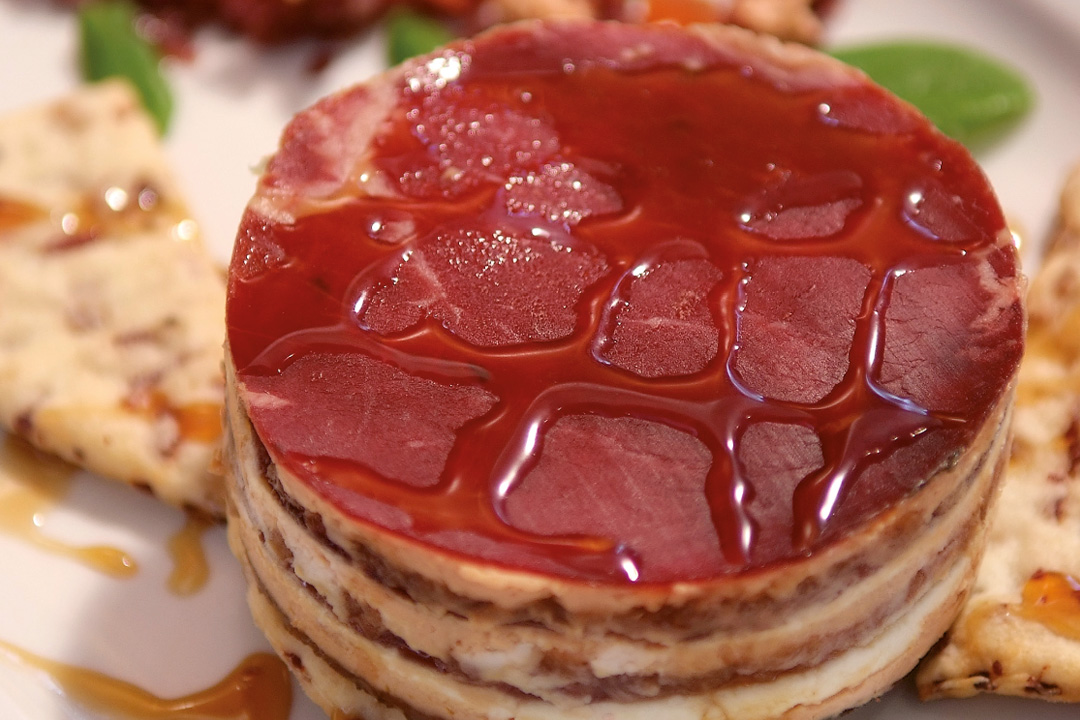 Cecina de León con mascarpone, membrillo y micuit